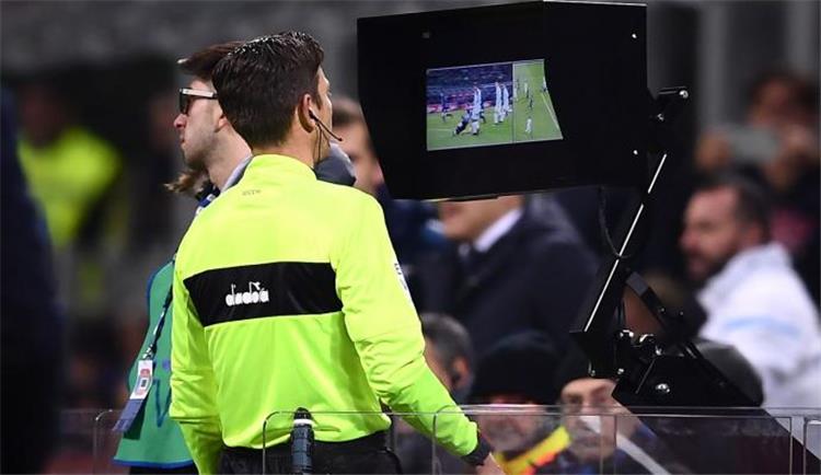 اليوم يويفا يحسم تطبيق تقنية VAR في دوري الأبطال