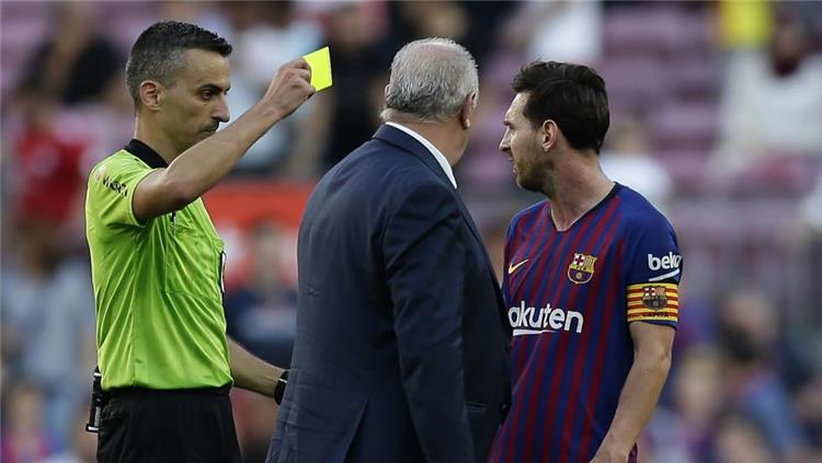 موندو ديبوريتفو تكشف عن حديث حكم مباراة برشلونة وبيلباو مع ميسي