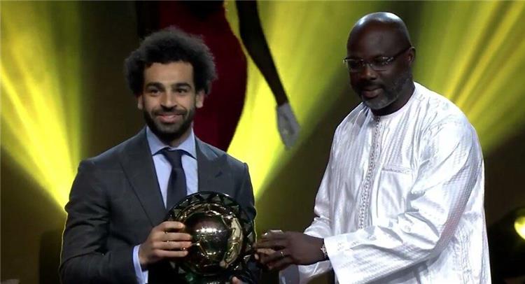 جماهير كرة القدم بعد فوز محمد صلاح بأفضل لاعب أفريقي قائد حقيقي وسيتوج بالكرة الذهبية