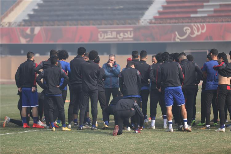 لاعبي الأهلي ولاسارتي