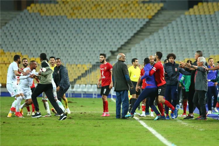 بالصور مراسل بطولات يرصد تفاصيل مشادة لاعبي الاهلي والاتحاد السكندري بطولات