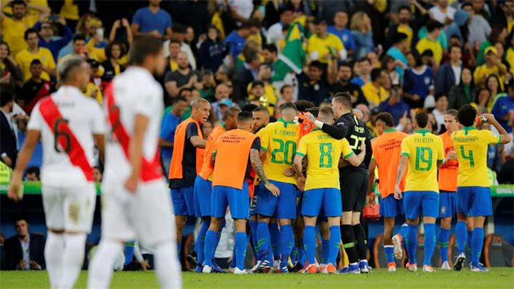 بالفيديو بعشرة لاعبين البرازيل بطلا لكوبا أمريكا للمرة التاسعة بثلاثية في بيرو
