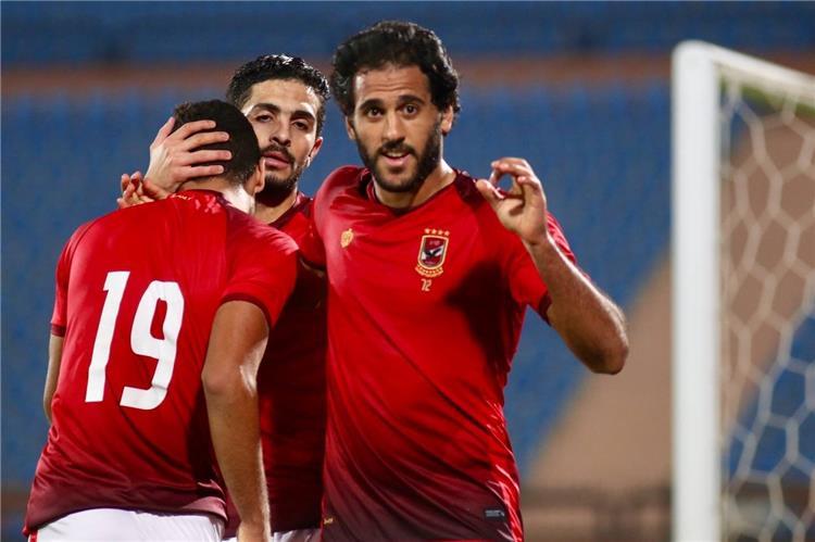 موران محسن مع لاعبي الأهلي