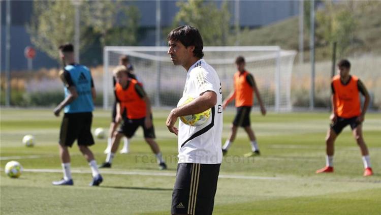 راؤول جونزاليس مدرب ريال كاستيا