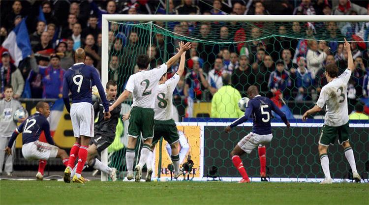 لحظة هدف فرنسا أمام أيرلندا