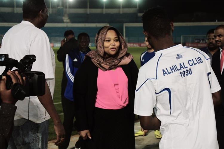 ولاء البوشي وزيرة الرياضة السودانية