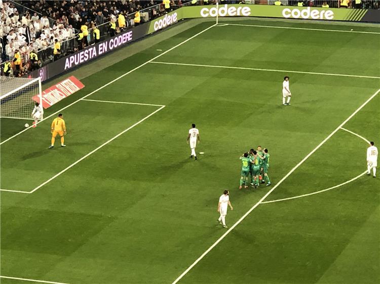 احتفال لاعبي ريال سوسيداد بالهدف الأول