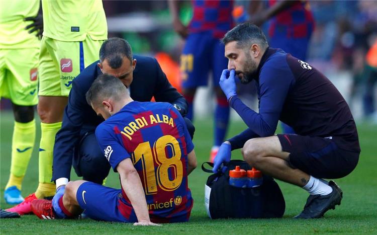 لحظة إصابة جوردي ألبا في مباراة برشلونة وخيتافي