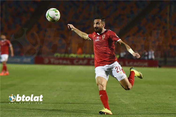 علي معلول لاعب الأهلي