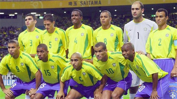 إيدلسون مع منتخب البرازيل 2002
