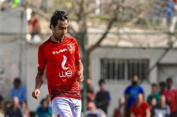 محمد فخري لاعب الأهلي الصاعد