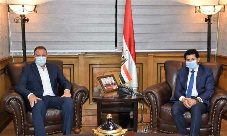 محمود الخطيب مع وزير الرياضة