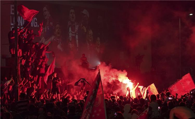 احتفالات جماهير ليفربول