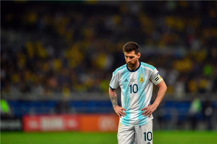 Argentina president demands Messi return to his old club