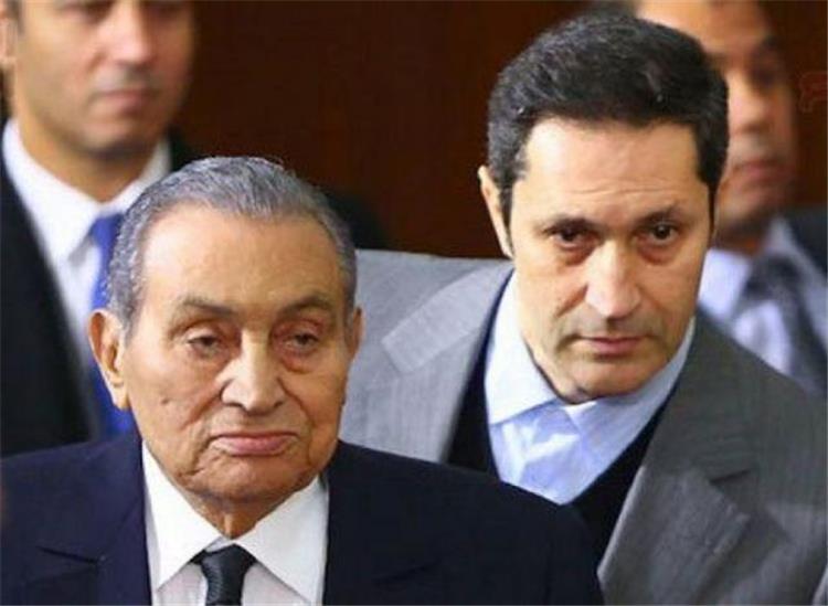 الرئيس الراحل حسني مبارك ونجله علاء