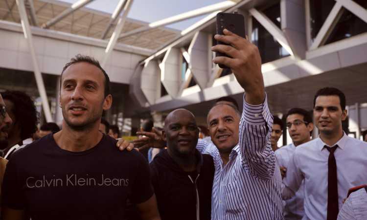استقبال موسيماني في مطار القاهرة