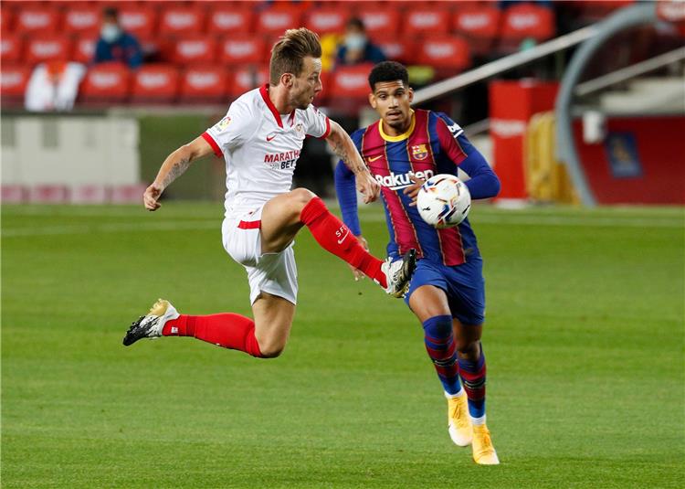 فيديو.. برشلونة يسقط في فخ التعادل على أرضه أمام إشبيلية في الدوري الإسباني - بطولات