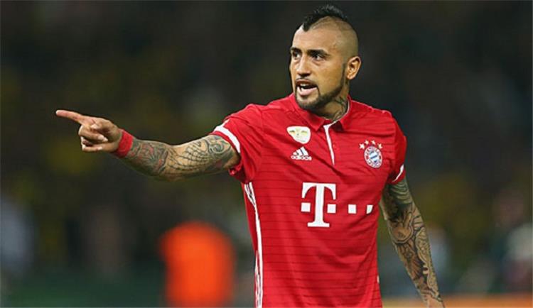 قطبا ميلان ي خططان لإعادة فيدال إلى الكالتشيو