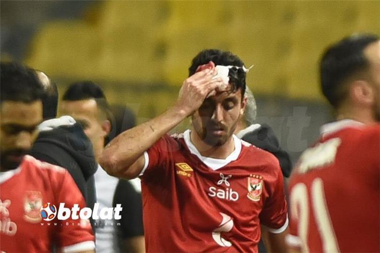 إصابة طاهر محمد طاهر في مباراة الأهلي وطلائع الجيش بنهائي كأس مصر