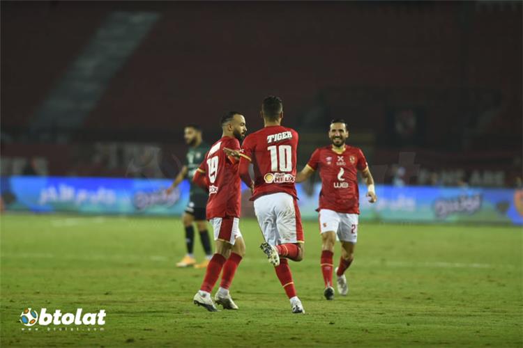 فيديو | محمد شريف يسجل هدف الأهلي الأول أمام غزل المحلة ...