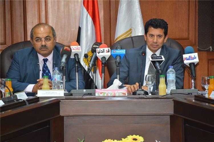 اشرف صبحي وزير الشباب والرياضة وهشام حطب رئيس اللجنة الاولمبية المصرية