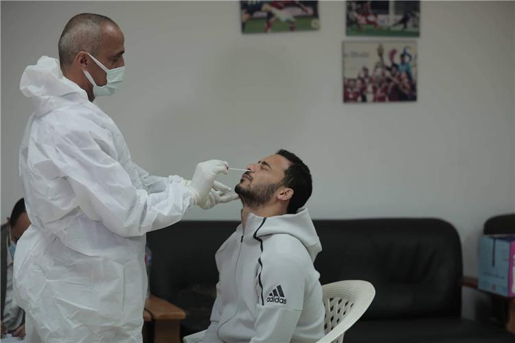 أحمد بيكهام خلال المسحة الطبية