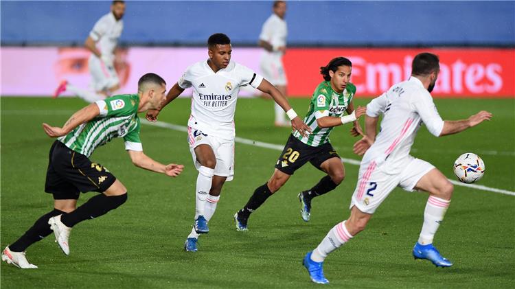 ريال مدريد يسقط في فخ بيتيس ويمنح أتلتيكو وبرشلونة "هدية" جديدة في الصراع على الليجا - بطولات