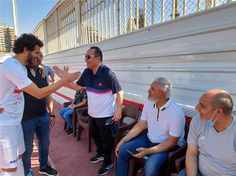 طارق يحيى مع محمود علاء قبل مباراة الزمالك والأمل الودية