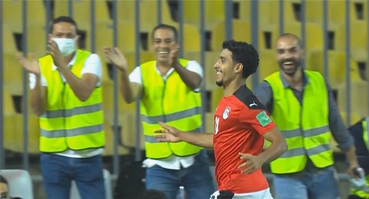 عمر موموش في مباراة مصر وليبيا