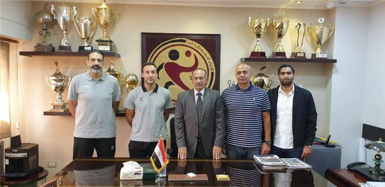 توقيع عقود مدرب منتخب مصر لكرة اليد