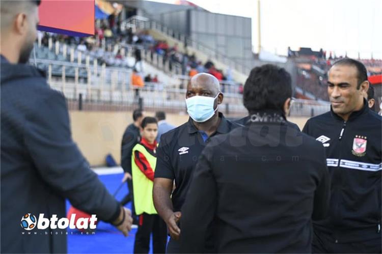 بيتسو موسيماني من مباراة الاهلي وسموحة في الدوري