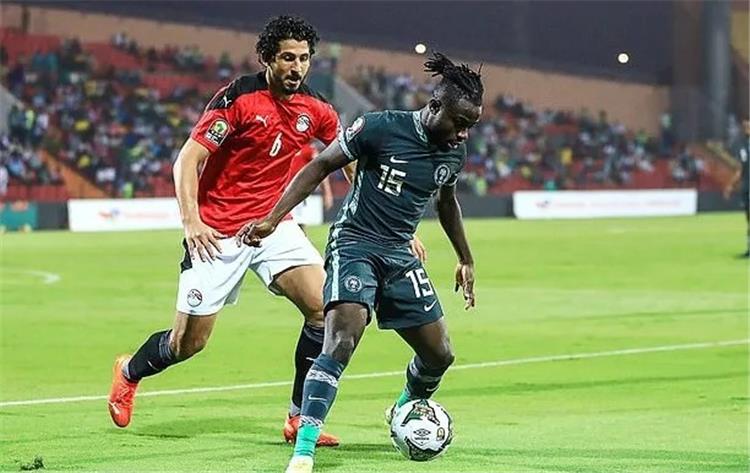 موسيس سيمون خلال مباراة مصر ونيجيريا