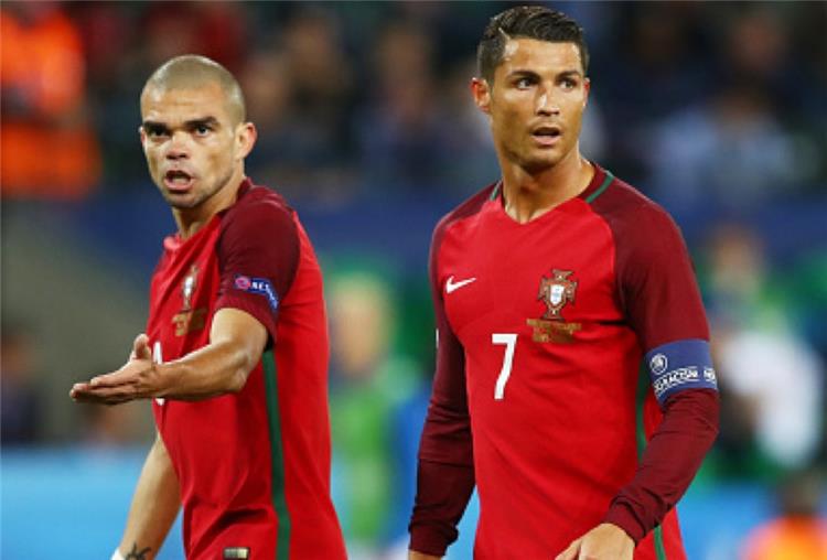 كأس القارات بيبي ورونالدو غاضبان ويرفضان الحديث بعد تعادل البرتغال