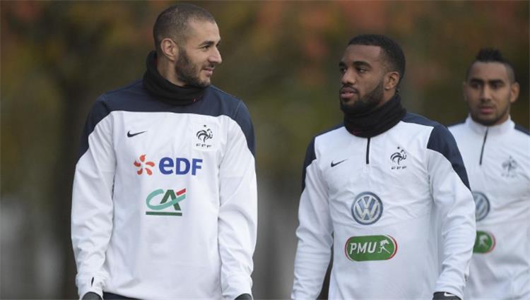 أوزيل يتحدث عن الفارق بين لاكازيت وبنزيما