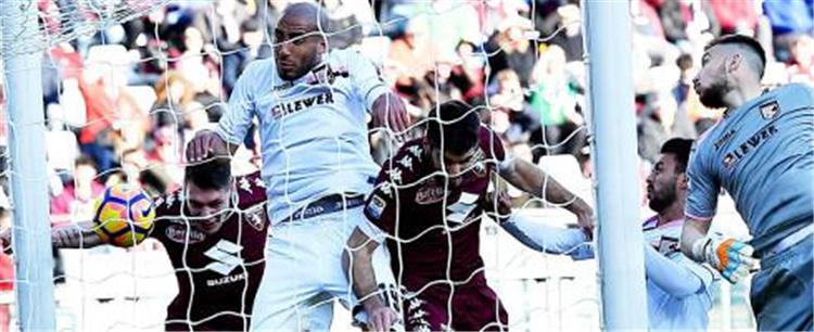 أخبار بيلوتي يصارع مع ميسي على الحذاء الذهبي وكافاني يتصدر