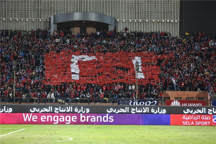 دوري الأبطال جماهير الأهلي تهاجم نبيه فور وصوله ملعب السلام