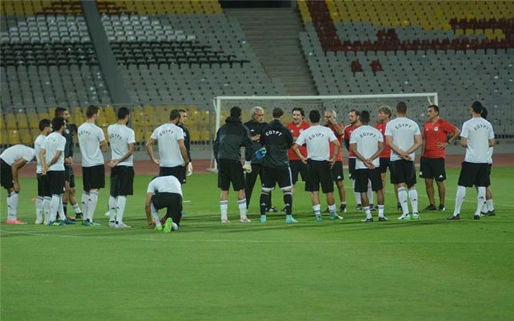 أبوريدة يحضر مران المنتخب في برج العرب