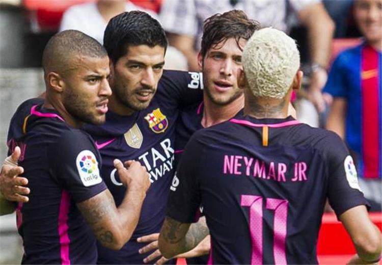 تشكيلة_الليجا دينيس سواريز وراكيتيتش يقودان وسط ملعب برشلونة أمام سبورتينج خيخون