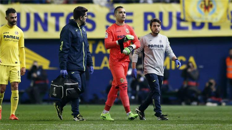 لعنة الإصابات نقل حارس فياريال للمستشفى وفحص طبي عقب الإصابة أمام ريال مدريد
