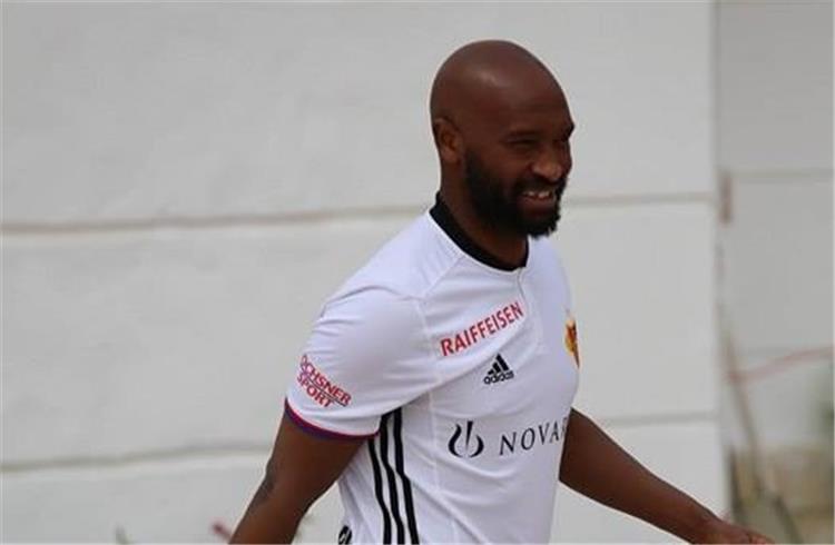 شيكابالا يحضر تدريبات الزمالك بـ تيشيرت بازل