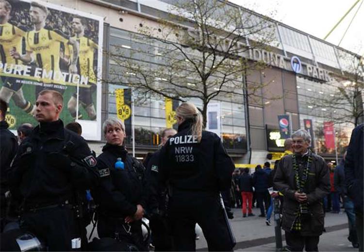 حوادث رسميا إلغاء مباراة بورسيا دورتموند وموناكو بعد حادث الانفجار وتأجيلها للغد