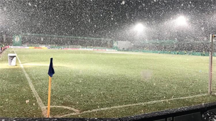 كأس ألمانيا رسمي ا تأجيل لقاء بوروسيا دورتموند أمام شبورتفرويندة لوتة لسوء الأحوال الجوية