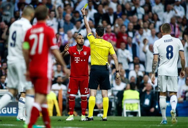 تحكيم_بطولات 2 موندو ديبورتيفو وراديو ماركا يتفقان طرد فيدال أمام ريال مدريد غير عادل