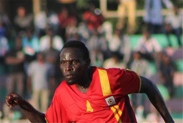 لاعب أوغندا يحفز الجماهير لمواجهة المنتخب المصري