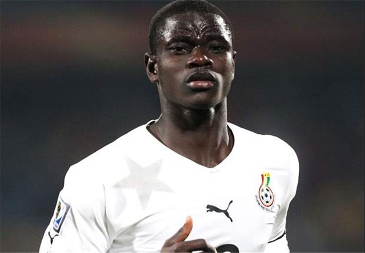 جرانت يدرس الدفع بـ منساه في مباراة مصر لتأمين دفاعه