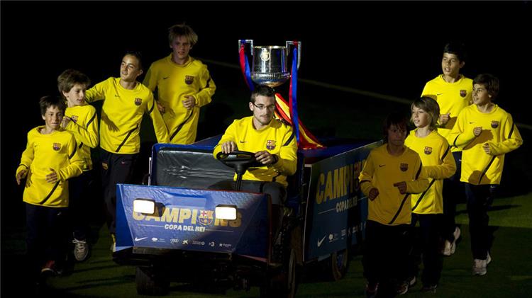 أخبار صحيفة ماركا المدريدية ترد على بيكيه لقد احتفلتم بالكأس في كامب نو