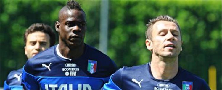 مقابلة صحفية 1 كاسانو بوجبا وخاميس مبالغ في تقييمهم يوفنتوس قد يخسر أمام ريال مدريد بنهائي الأبطال وميسي الأفضل