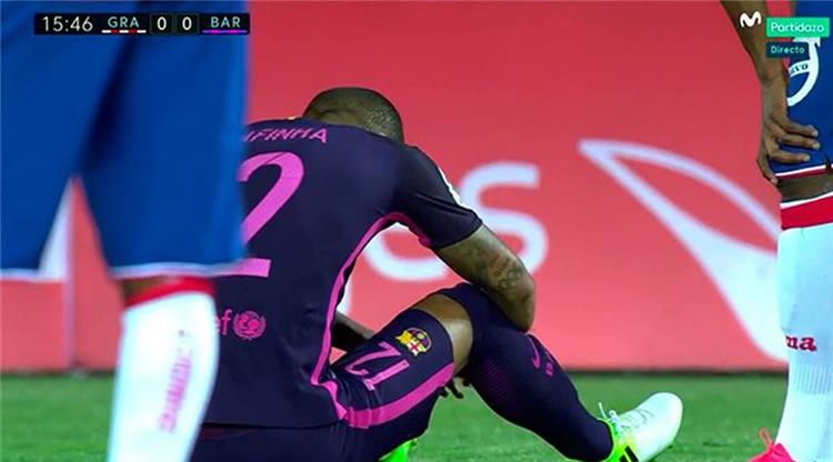 لعنة الإصابات رسميا برشلونة يعلن عن إصابة رافيينيا في ركبته اليمنى