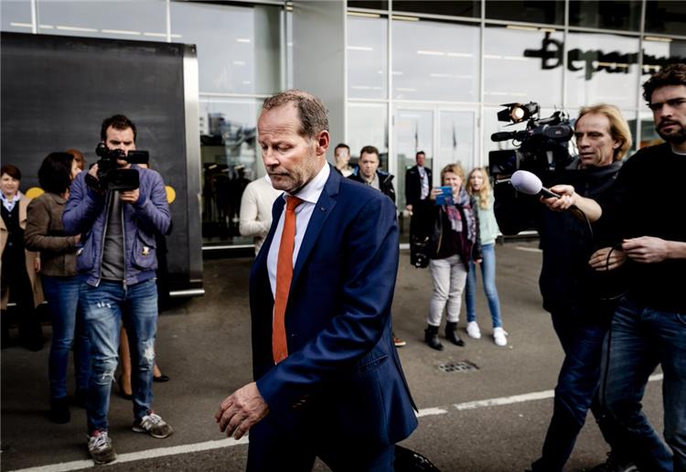 إقالات رسميا الاتحاد الهولندي يقصي داني بليند من تدريب المنتخب بعد خسارة بلغاريا