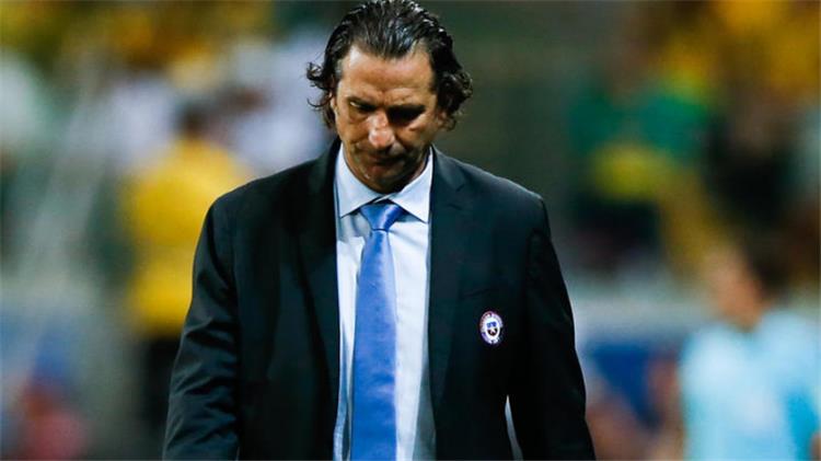 مدرب تشيلي يقرر الاستقالة بعد الفشل في التأهل للمونديال